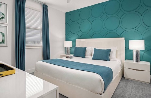 Florida Center Hotel | 9 Bedroom Home | Villatel Orlando Resort | Water Slides & Kids’ Playroom