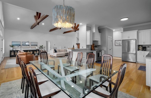 Bremen House | 900ft of water frontage: Private Spacious Luxury Waterfront Point @ Smith Lake!