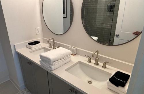 Westside House | 990 luxury townhome