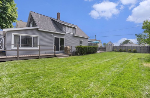 Bluffton House | A backyard oasis a block from the beach! Hot Tub, Tiki Bar, Ping Pong!