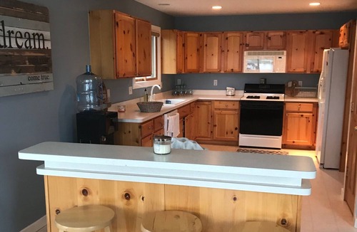 Gladwin House | A beautiful beach hotel on Lake Lancer