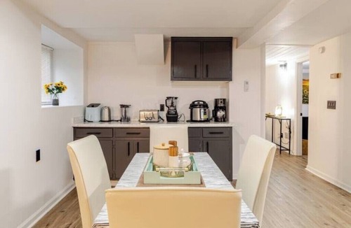 Tallahassee House | A cozy 1-bedroom apartment with massaging bed. Close to FSU, FAMU, AIRPORT &I10.