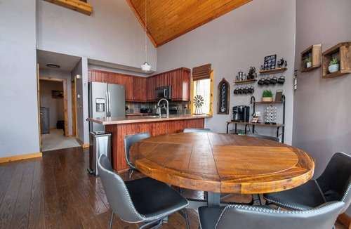 Ozark House | A-Frame, Bin-zebo & Gas Firepit, Walk to Finley