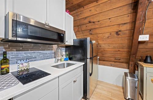 Mentone Apartment | A-Frame with VIEWS - Walk to Downtown and Park - Pets OK