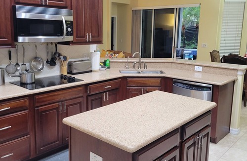 Plymouth House | A Hidden Gem, A Cozy 4-bedroom 3 bath house in gorgeous Apopka with a pool