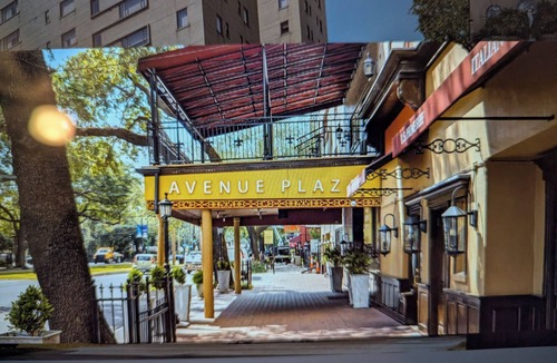 Faubourg Livaudais Resort | A STUDIO unit in charming New Orleans with easy access to local fun & streetcar.