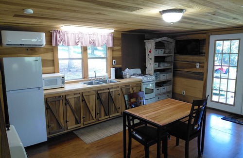 Collinsville Cabin | "A Very Quiet Place" to get away, relax, sight-seeing, for all kind of events.