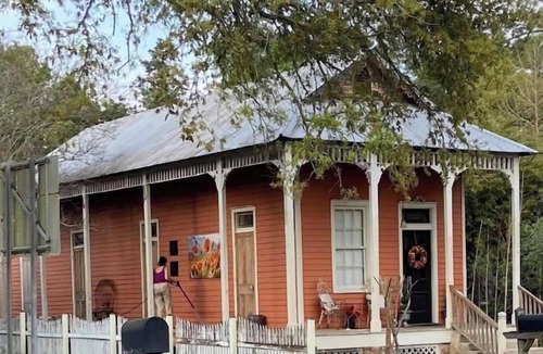 Abita Springs Cottage | Abita Historic House - Retreat to a full on relaxation and fun place to visit!