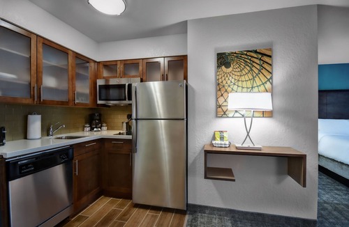 Holland Apartment | ADA King Studio w/Roll-in Shower | Free Breakfast