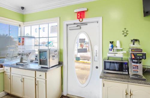 Dothan Hotel | Adams Inn