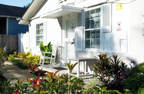 Springfield Apartment | Adorable 1-bedroom apartment within 5 minute walk to UF Healthand Proton