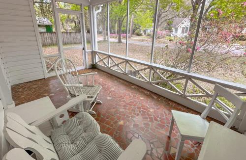 Gainesville House | Adorable 1920s home near UF stadium sleeps 10
