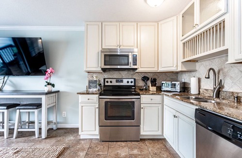 Tybee Island Condo | Adorable 1BR/1BA Condo by Beach Savannah Beach & Racquet Club