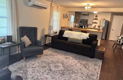 Joppa House | Adorable 2-bedroom Farmhouse in beautiful Lake Guntersville