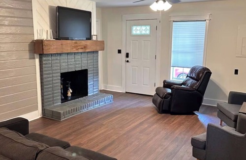Joppa House | Adorable 2-bedroom Farmhouse in beautiful Lake Guntersville