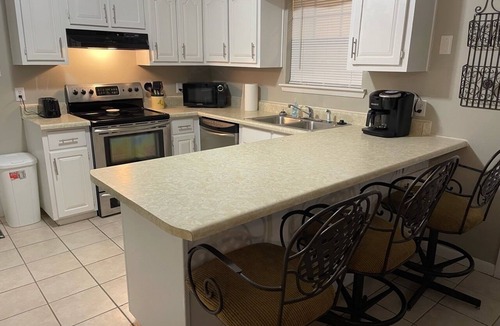 Picayune House | Adorable 3 bedroom attached cottage in quiet spot.