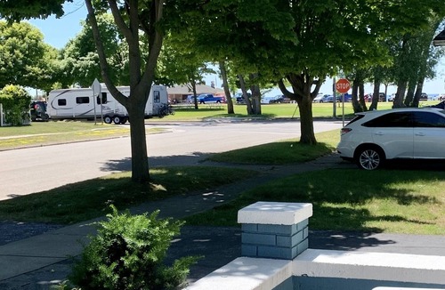 Ludington House | Adorable, “ Beach View Cottage” Lake Michigan views! Best location!