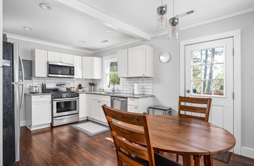 East Side House | Adorable Bungalow - East Atlanta