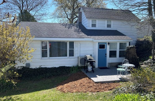 Beulah House | Adorable home sleeps 6+, 2 min walk to lake, restaurants, shops.Near SB Dunes.