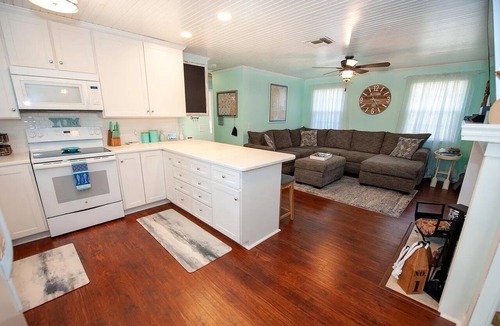 Astor House | Adorable St. Johns Bungalow- Fishing Retreat w/Covered Boat Lift