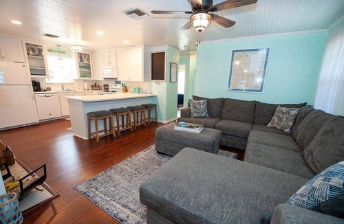 Astor House | Adorable St. Johns Bungalow- Fishing Retreat w/Covered Boat Lift