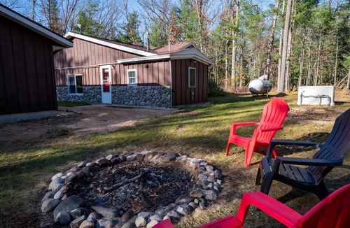 Idlewild Cabin | Adult Themed Cabin w/Hot Tub