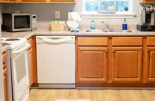 Auburn House | Affordable Cozy Stay 8 Miles From Campus