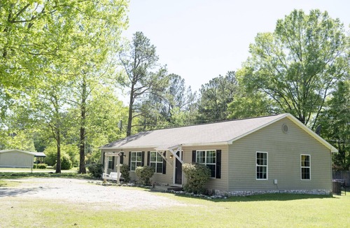 Auburn House | Affordable Cozy Stay 8 Miles From Campus