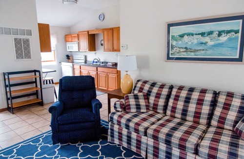 Frankfort House | Affordable house on Lk Michigan in Downtown Frankfort!