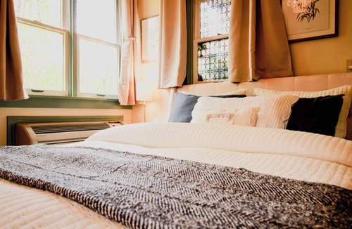 Eureka Springs Historic District Bed & Breakfast | Affordable Luxurious Suite in Historical Eureka Springs B&B -The Blue Rose Suite