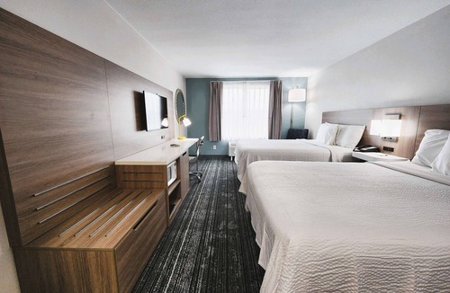 Foley Hotel | Affordable Room 1.21 Miles to Foley Sports Complex – Ideal for Families