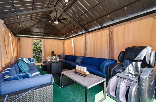 Mobile House | AL Oasis | Sleeps 12 | Hot Tub | Sauna | Pool Table