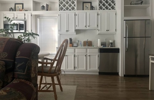 Natchez Apartment | All the Comforts of Home!