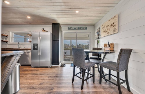 Trimble House | Allie’s on the Rocks Pet-Friendly Lakefront Bungalow