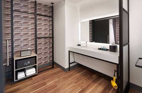 Williamsburg Hotel | Aloft by Marriott Orlando at SeaWorld