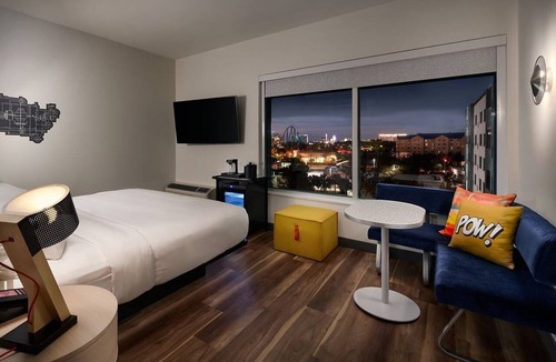 Williamsburg Hotel | Aloft King | Aloft Orlando at SeaWorld | Steps from SeaWorld & Parks