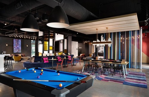 Williamsburg Hotel | Aloft Orlando | 2 Queen Room | Minutes to Universal Orlando & EPIC Universe