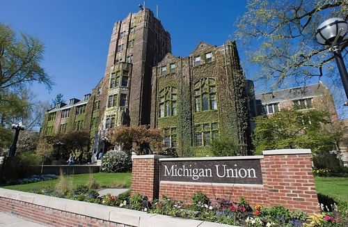 Bryant Pattengill West Hotel | Always a Great Idea To Unwind! Close to Lake Forest Golf Club, Pet-Friendly!