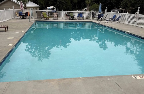 Elberta Cabin | Amazing 1 bedroom cabin inside gated community in Elberta Al