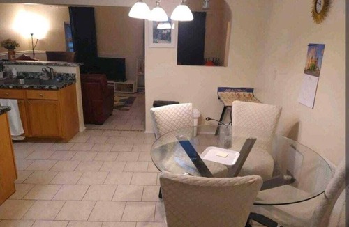 Northside Villa | Amazing 1-bedroom villa in Jacksonville with WiFi, working desk and AC