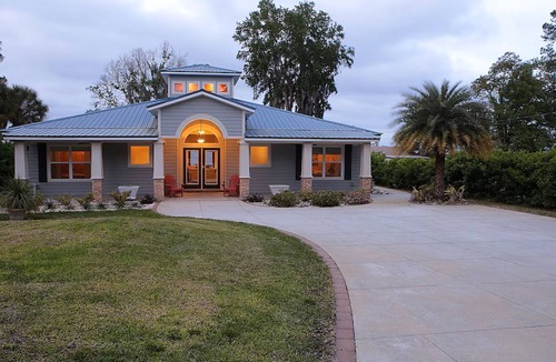 Starke House | Amazing 4 Bedroom Lake Front Home on Kingsley Lake with Screened in Patio