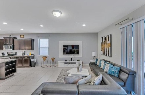 Four Corners Apartment | Amazing 8BR Mansion with Pool