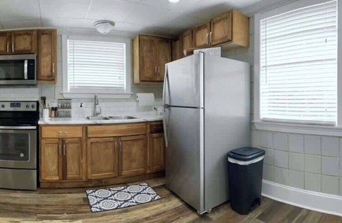 Statesboro House | Amazing Cottage -Located on Blue Mile-Close to GSU