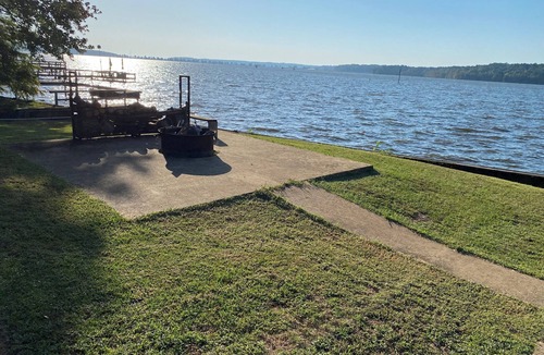 Farmerville House | Amazing Grace a 4- Bedroom Peaceful Getaway House on Lake D'Arbonne.