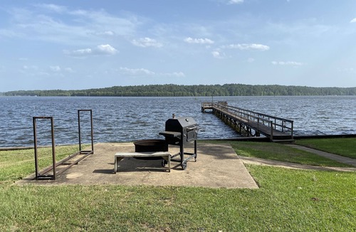 Farmerville House | Amazing Grace a 4- Bedroom Peaceful Getaway House on Lake D'Arbonne.
