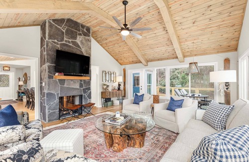 Milledgeville House | Amazing home with pickle ball court!