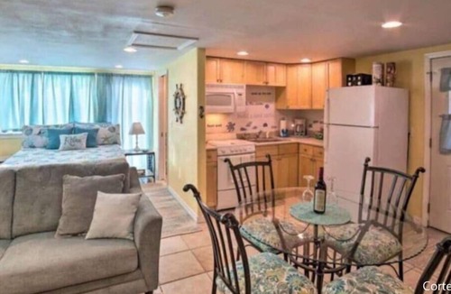 Pensacola Apartment | Amazing hot tub and Stock tank pool