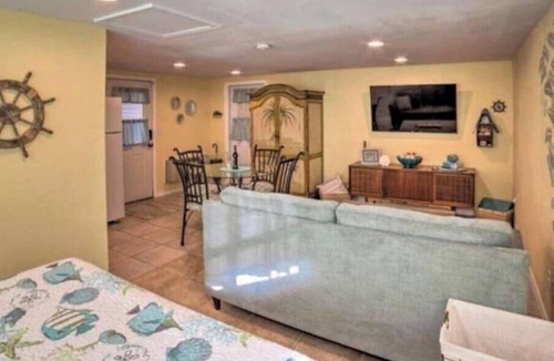 Pensacola Apartment | Amazing hot tub and Stock tank pool