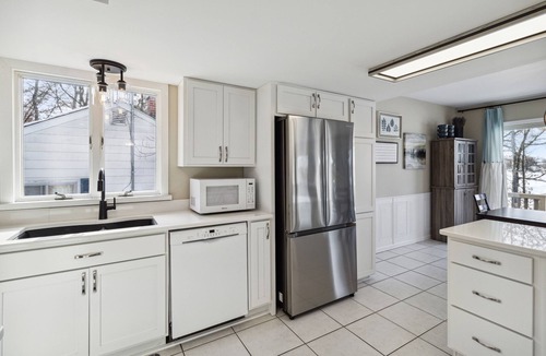 Farwell House | Amazing lake views for the perfect family getaway at the Lake Thirteen Retreat!