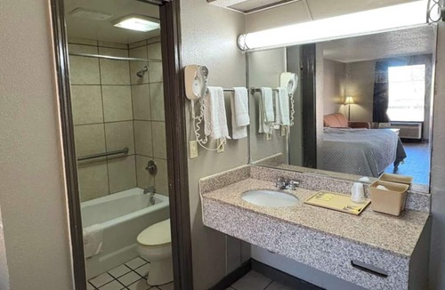 Ludington Hotel | American Inn by Hotel O Selma US 80